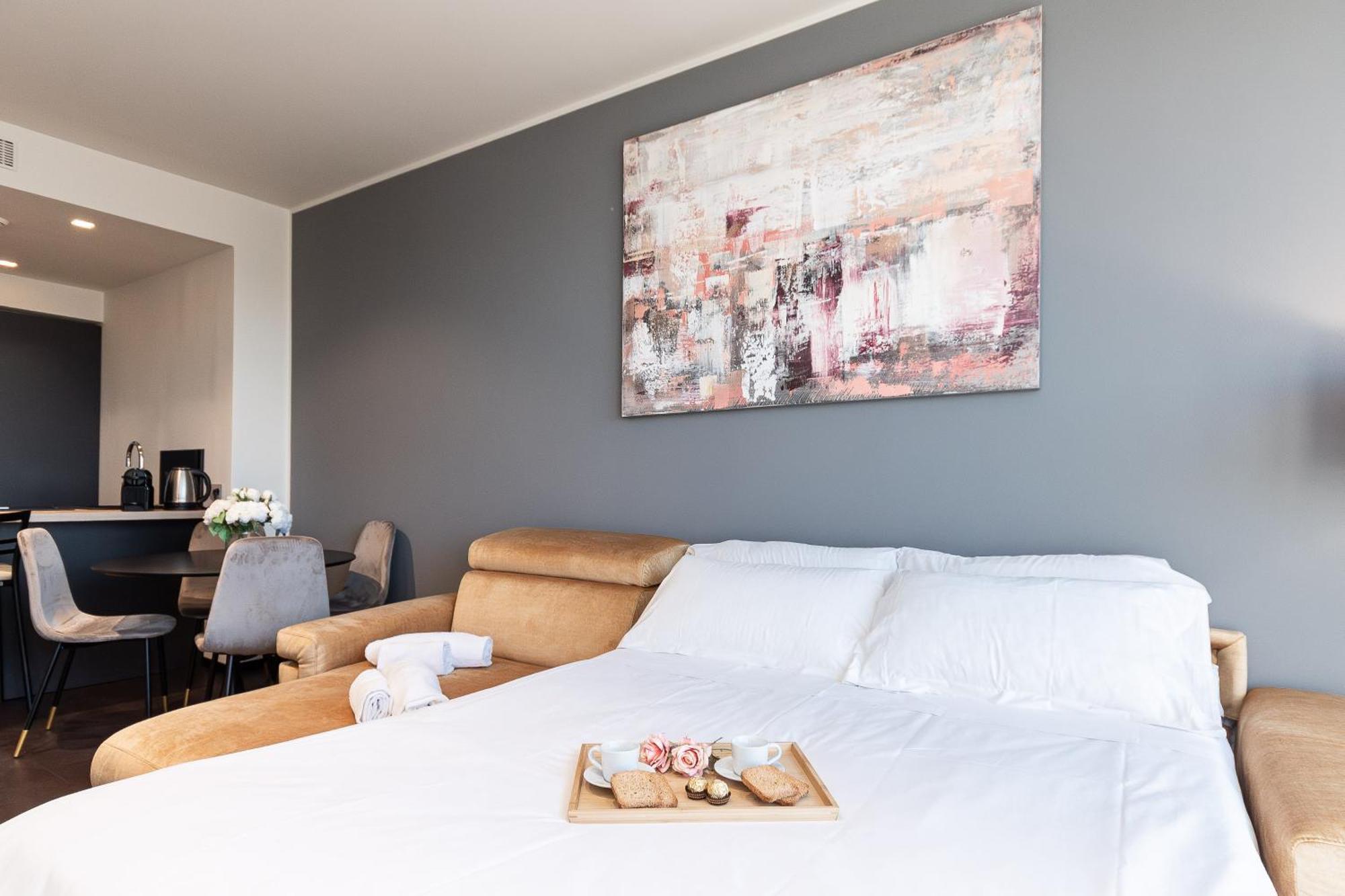 Free Parking In Luxury Suite With City View - Steps To Brignole Train Station เจนัว ภายนอก รูปภาพ
